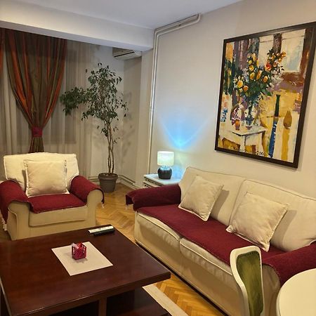 Lovely Square Apartment Purple Velvet สโกเปีย ภายนอก รูปภาพ