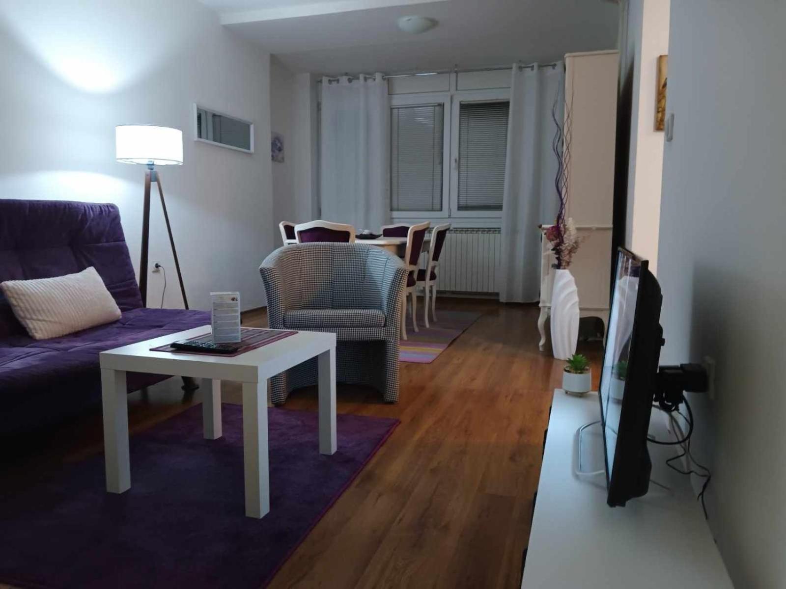 Lovely Square Apartment Purple Velvet สโกเปีย ภายนอก รูปภาพ
