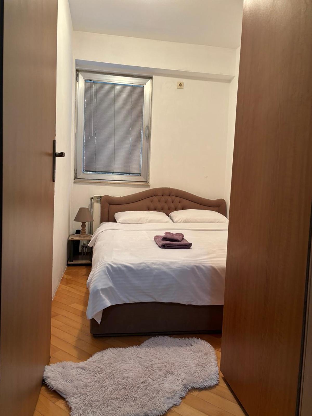 Lovely Square Apartment Purple Velvet สโกเปีย ห้อง รูปภาพ
