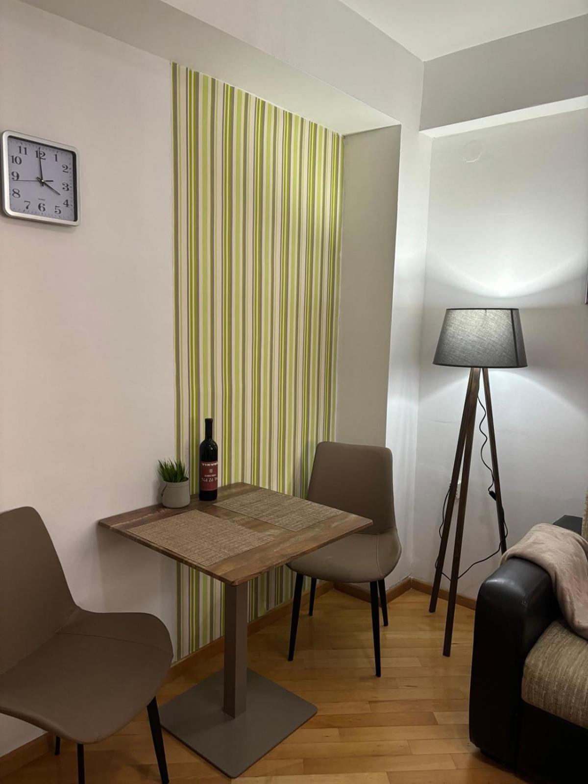 Lovely Square Apartment Purple Velvet สโกเปีย ภายนอก รูปภาพ
