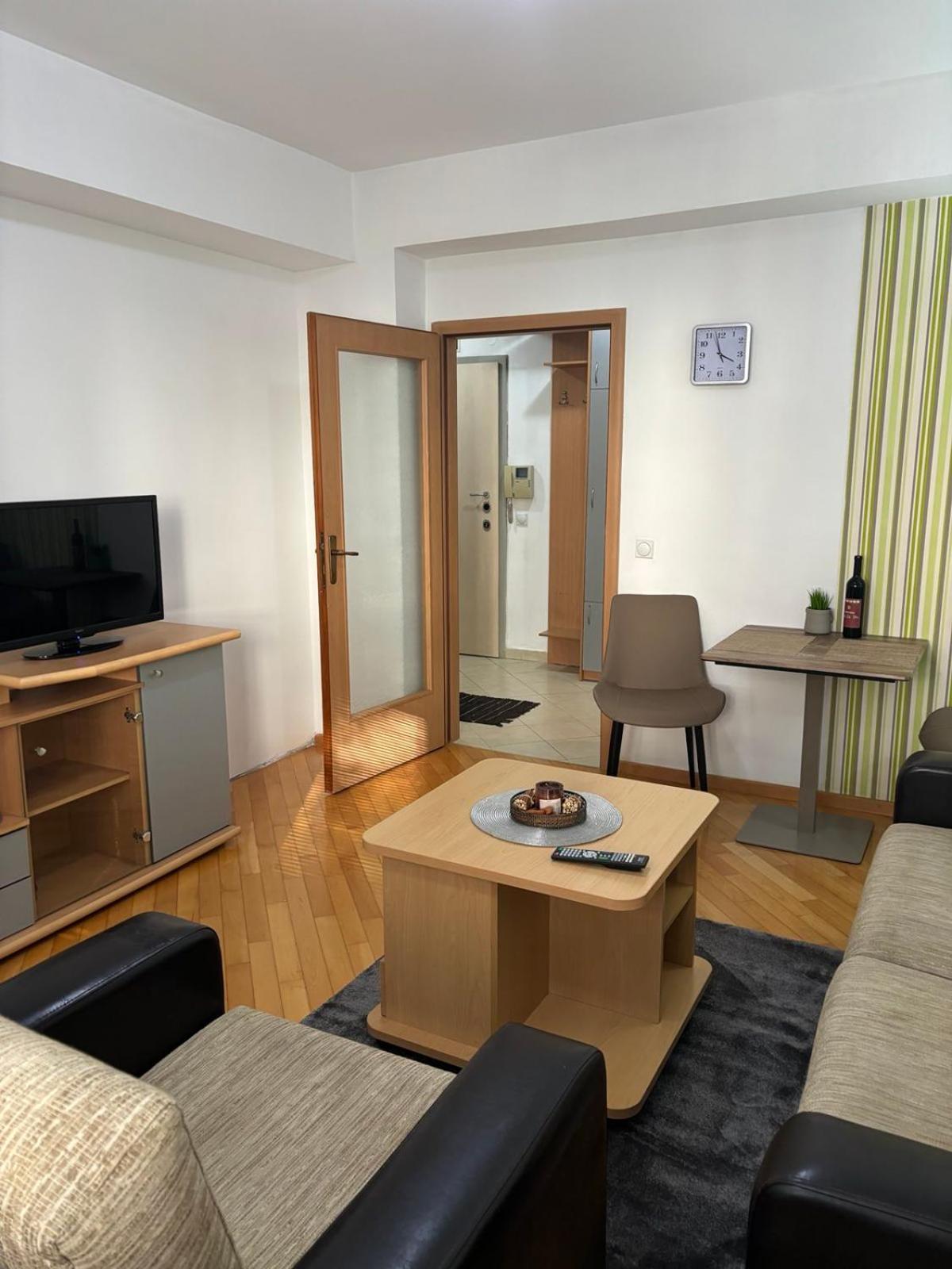 Lovely Square Apartment Purple Velvet สโกเปีย ภายนอก รูปภาพ