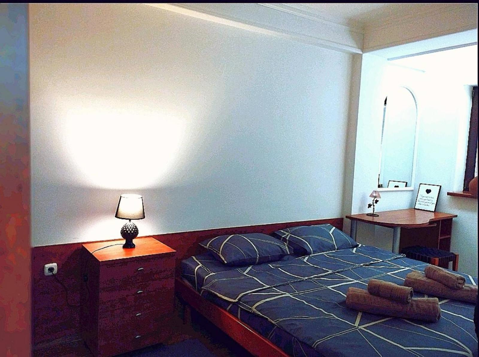 Lovely Square Apartment Purple Velvet สโกเปีย ห้อง รูปภาพ
