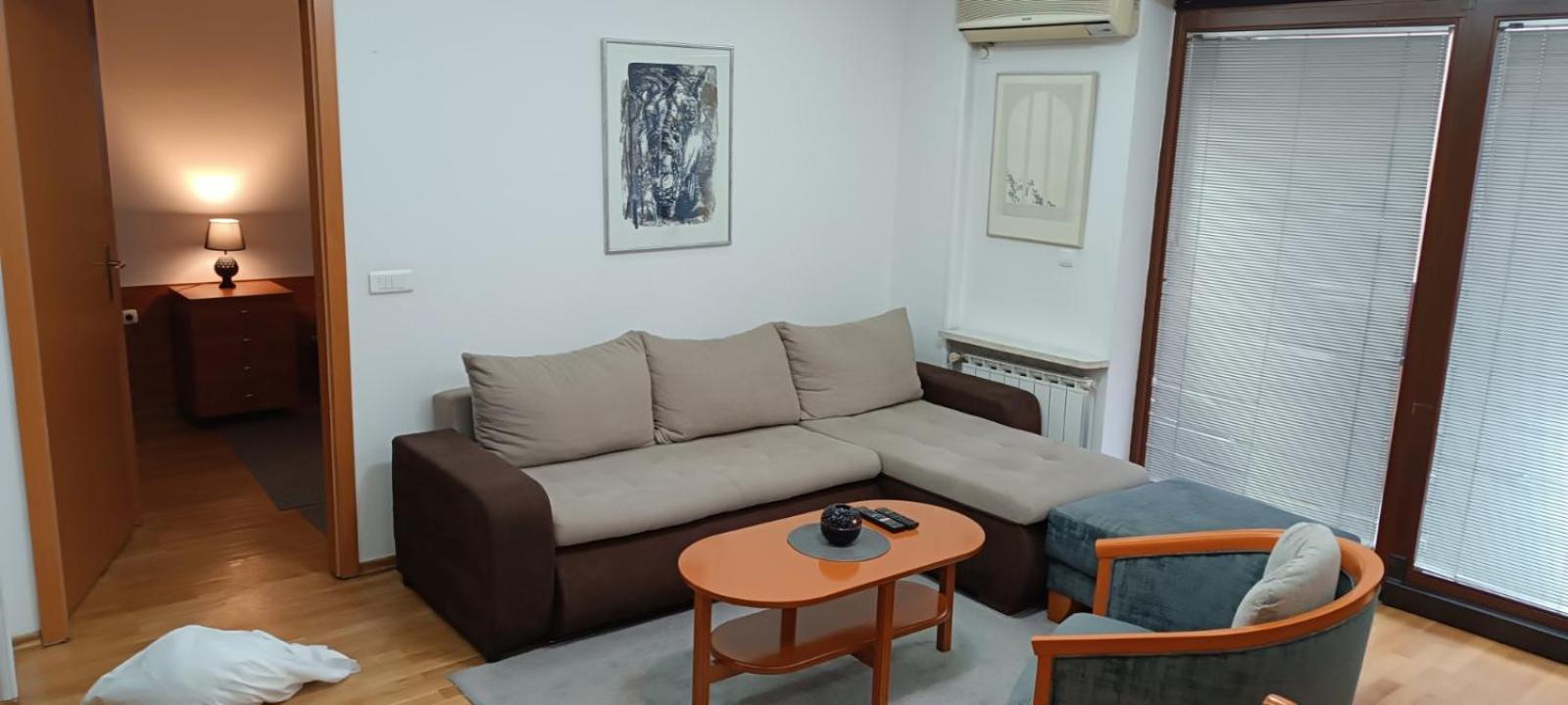 Lovely Square Apartment Purple Velvet สโกเปีย ห้อง รูปภาพ