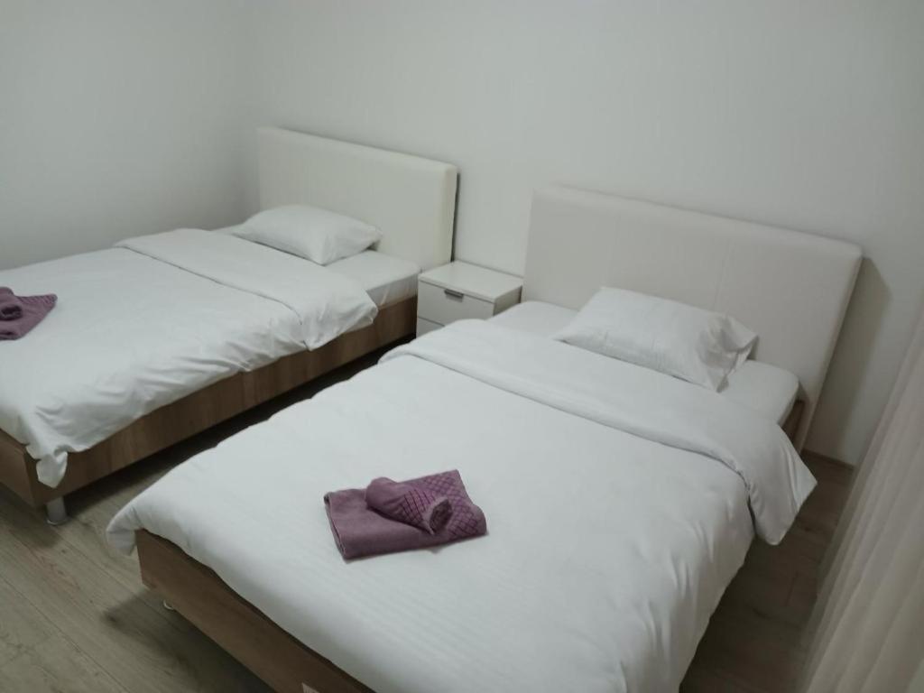 Lovely Square Apartment Purple Velvet สโกเปีย ห้อง รูปภาพ