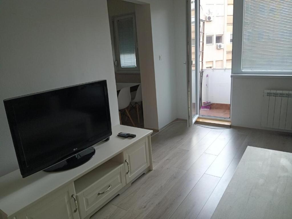 Lovely Square Apartment Purple Velvet สโกเปีย ห้อง รูปภาพ