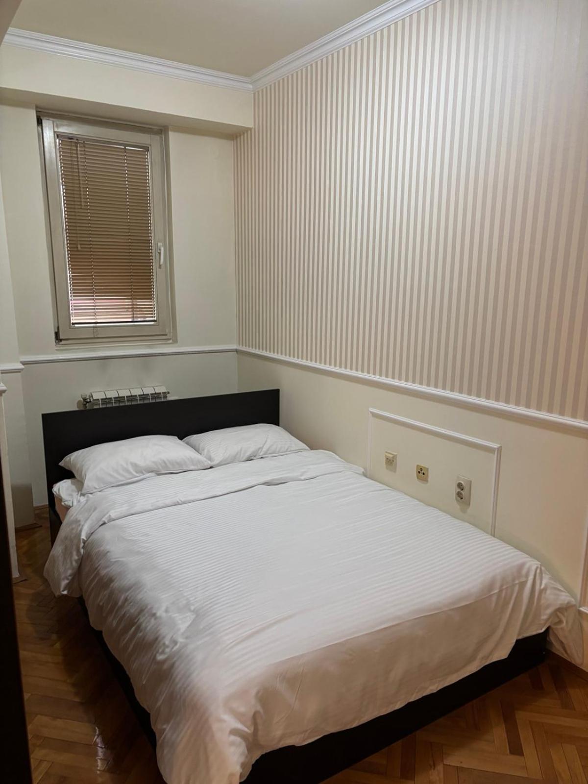 Lovely Square Apartment Purple Velvet สโกเปีย ห้อง รูปภาพ