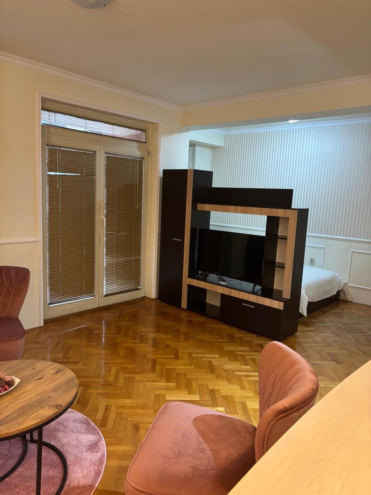 Lovely Square Apartment Purple Velvet สโกเปีย ห้อง รูปภาพ