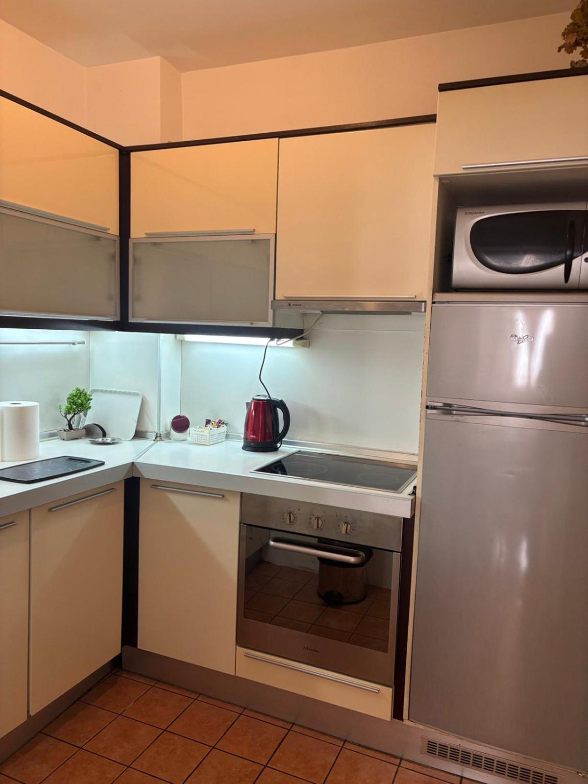 Lovely Square Apartment Purple Velvet สโกเปีย ห้อง รูปภาพ