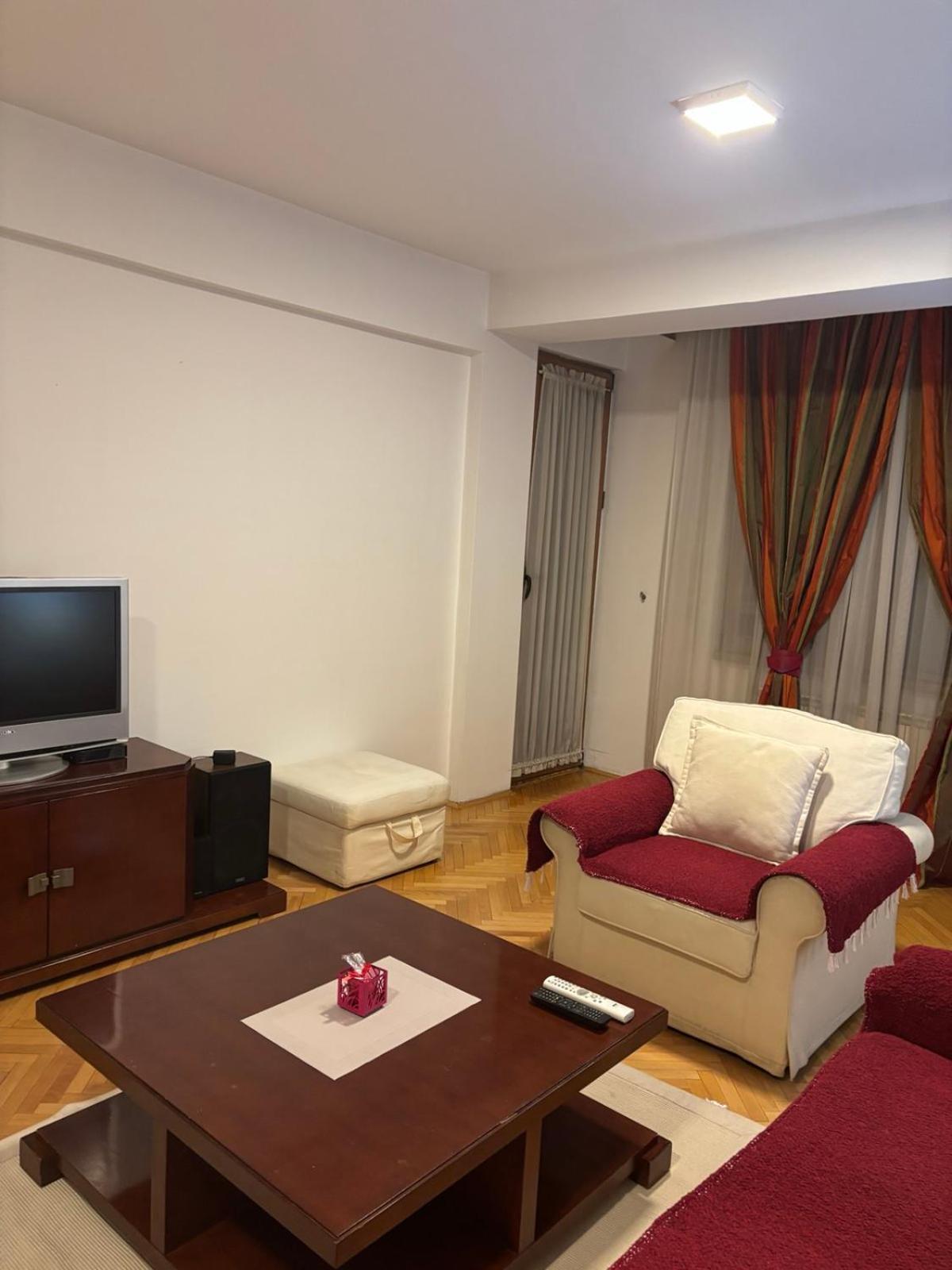 Lovely Square Apartment Purple Velvet สโกเปีย ภายนอก รูปภาพ