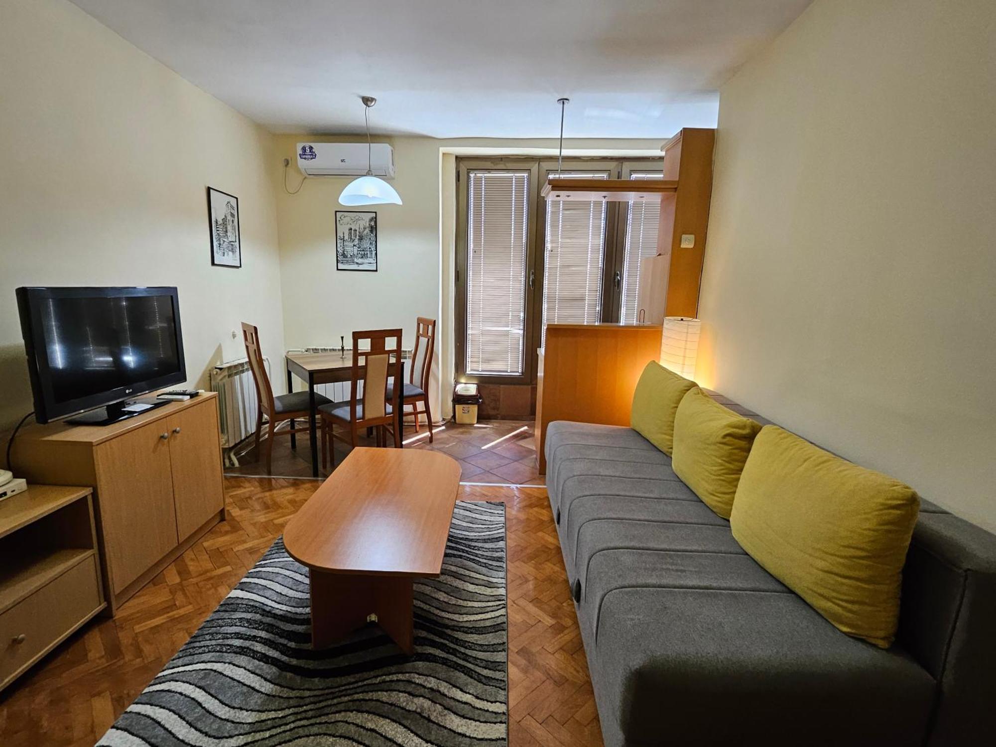 Lovely Square Apartment Purple Velvet สโกเปีย ภายนอก รูปภาพ