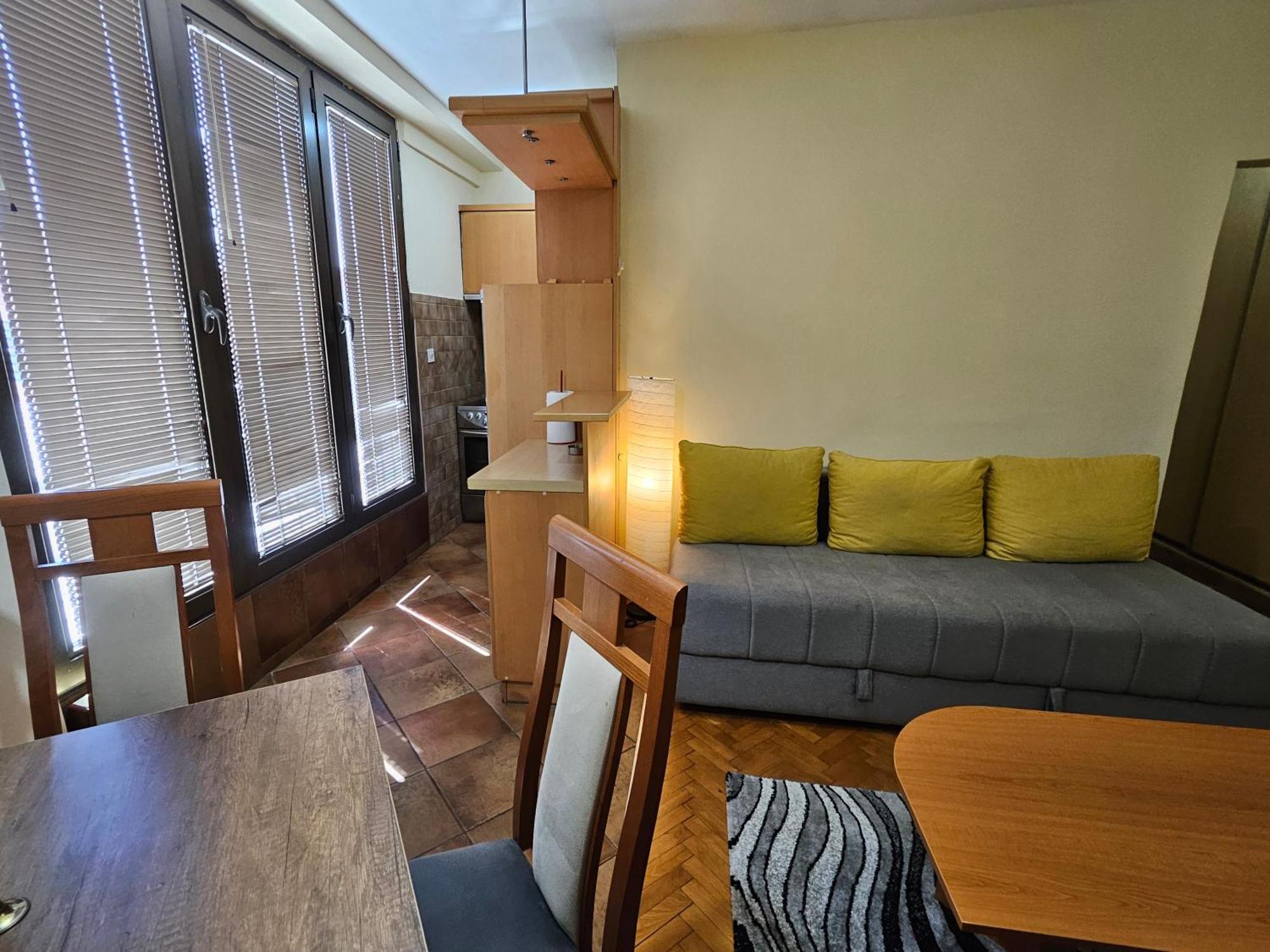 Lovely Square Apartment Purple Velvet สโกเปีย ห้อง รูปภาพ