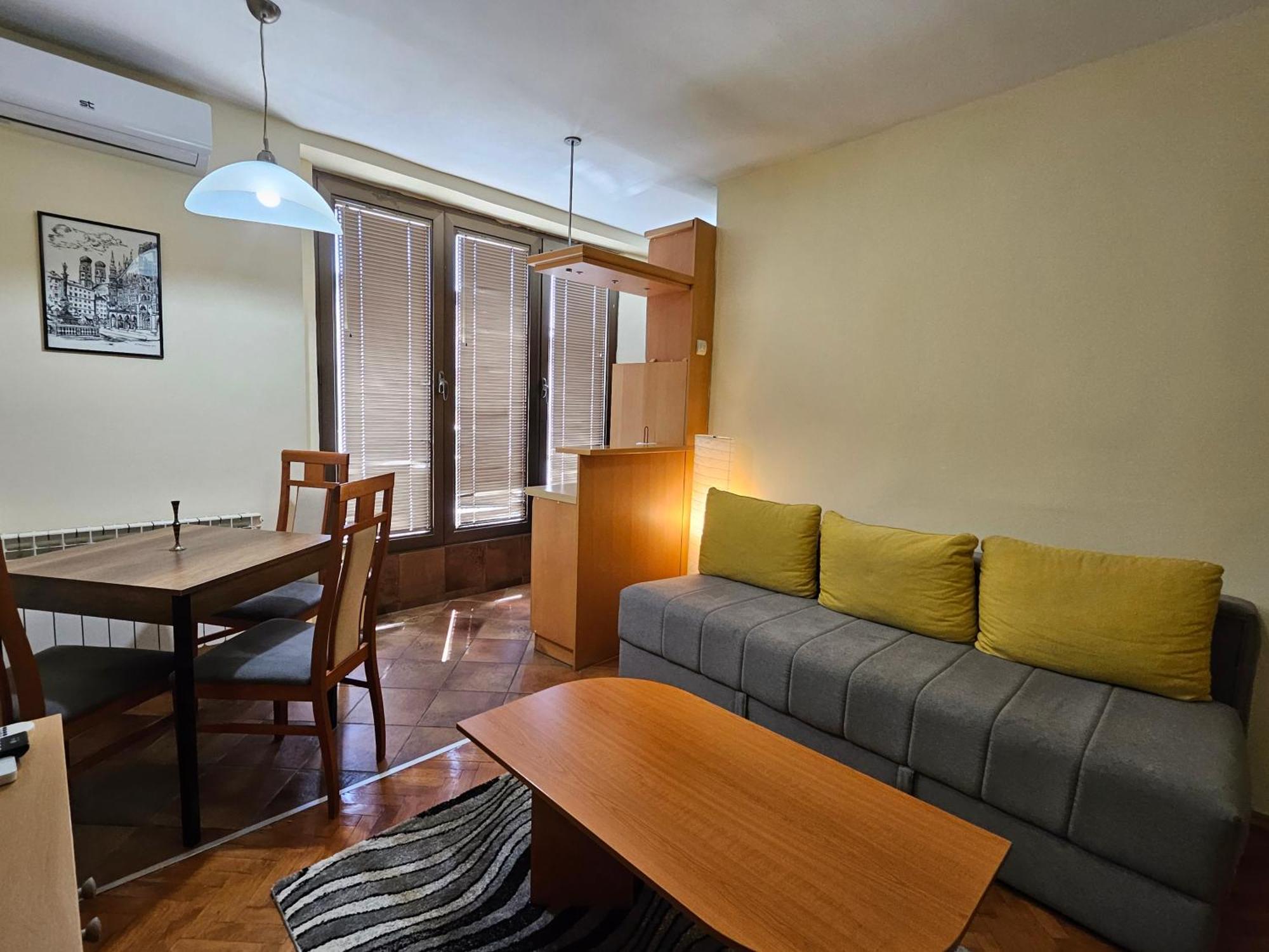 Lovely Square Apartment Purple Velvet สโกเปีย ภายนอก รูปภาพ