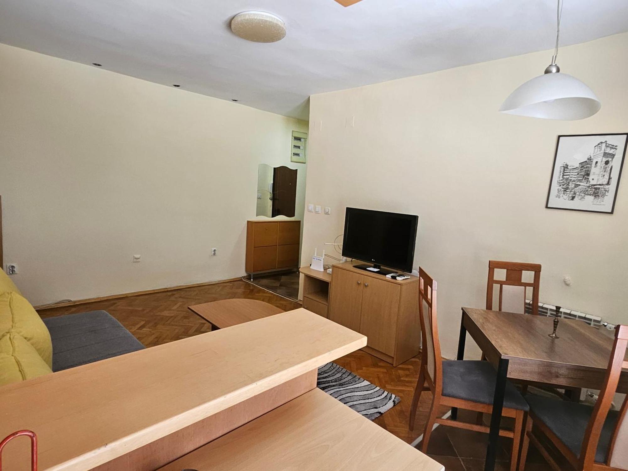 Lovely Square Apartment Purple Velvet สโกเปีย ห้อง รูปภาพ